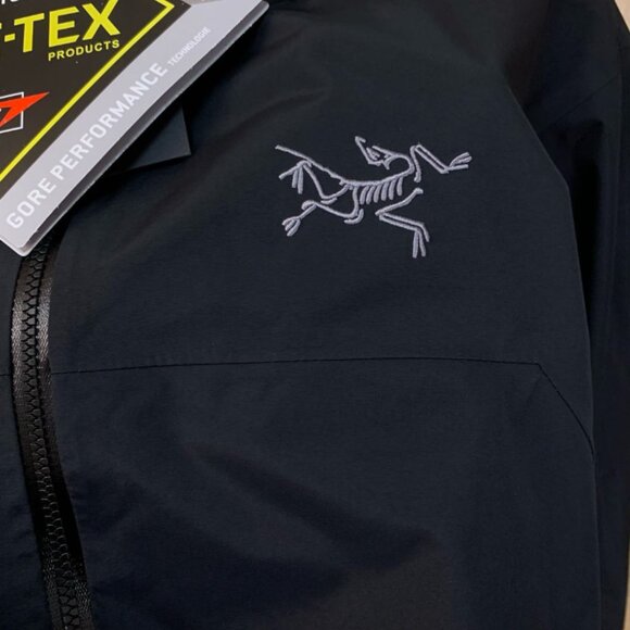 Arc’teryx Beta Series Beta LT Hooded Hardshell Jacket - Picture 4 of 10